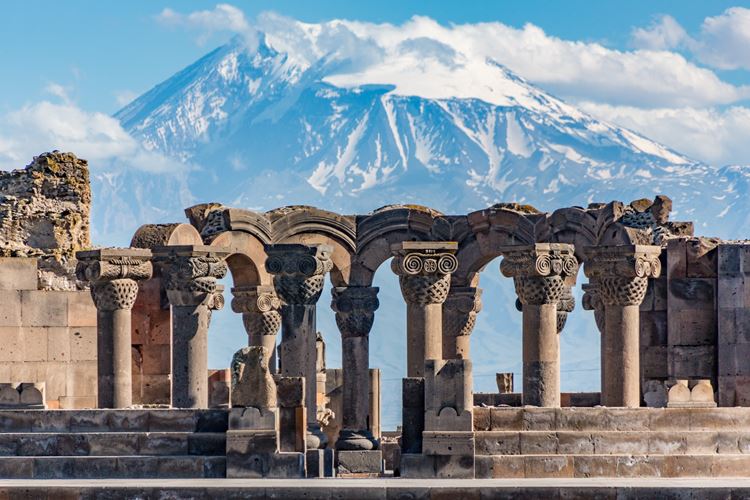 Jerevan – chrám Zvartnots, katedrála Etchmiadzin, výrobna brandy